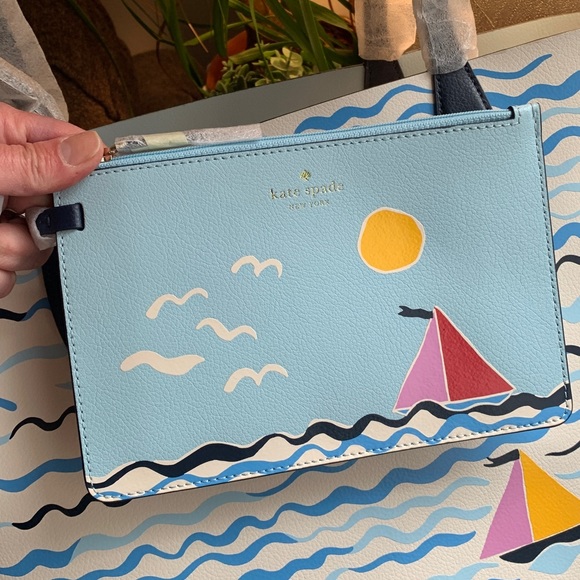 Authentic KATE SPADE Reversible Leather Sail boat print Tote/removable wristlet - Picture 8 of 14